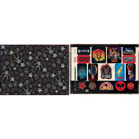 Foto ilustrativa Caderno de Cartografia e Desenho Espiral Capa Dura Stranger Things 80 Folhas