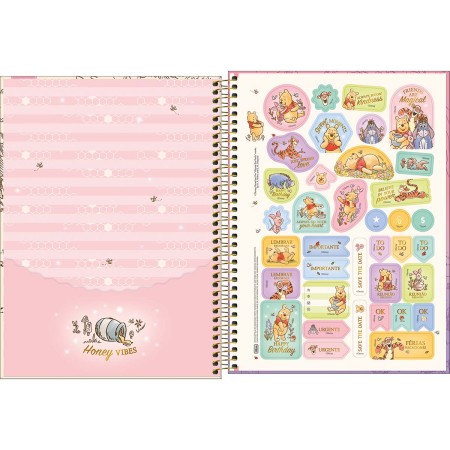 Foto ilustrativa Caderno Espiral Capa Dura Universitário Top com Janela Pooh 1 Matéria 60 Folhas
