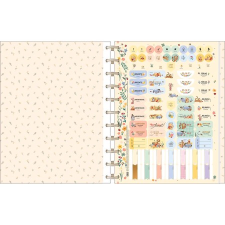 Foto ilustrativa Caderno Tilidisco Universitário 10 Matérias Pooh Pelúcia 160 Folhas