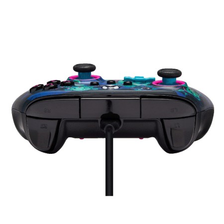 Foto ilustrativa Controle Advantage com fio PowerA para XBOX Serie X|S - Fortnite