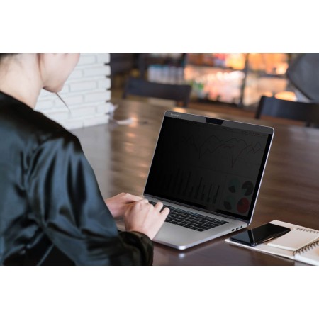 Foto ilustrativa Filtro de Privacidade Magnético para Macbook 15"