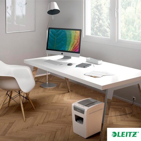 Foto ilustrativa Fragmentadora de papel Tilibra 10 folhas - IQ Slim Home Office 220V