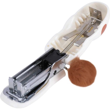 Foto ilustrativa Grampeador 15 Folhas com Extrator Dog com Pompom