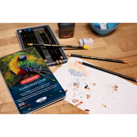 Foto ilustrativa Lápis de Cor Permanente Chromaflow 12 Cores Estojo Lata