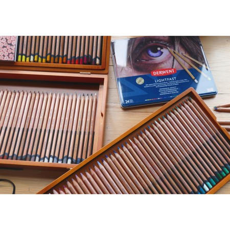 Foto ilustrativa Lápis de Cor Permanente Lightfast 100 Cores Estojo Madeira