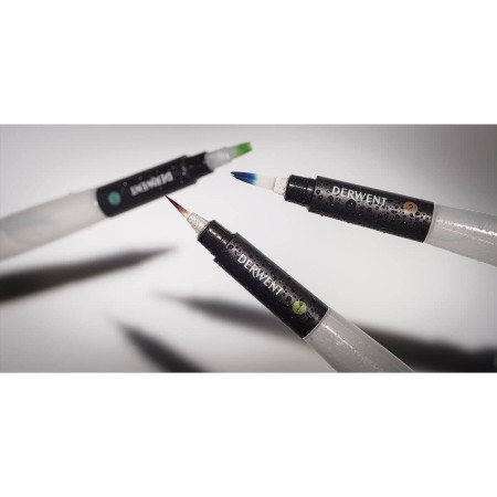 Foto ilustrativa Pincel com Reservatório de Água Waterbrush Médio Derwent
