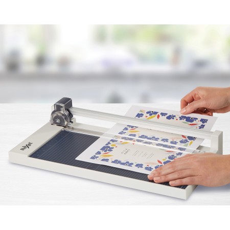 Foto ilustrativa Refiladora de Mesa 10 Folhas A4 Rexel Base 30x20cm ClassicCut 1210P