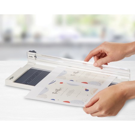 Foto ilustrativa Refiladora de Mesa 8 Folhas A4 Rexel Base 30x15cm ClassiCut 1208P