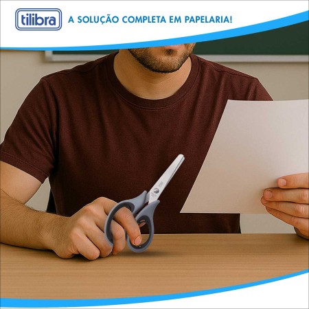 Foto ilustrativa Tesoura Escolar Comfort Grip 135mm T417 Cinza