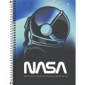 Foto ilustrativa Caderno Espiral Capa Dura Universitário 20 Matérias Nasa 320 Folhas