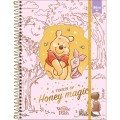 Foto ilustrativa Caderno Espiral Capa Dura Universitário Top 10 Matérias Pooh 120 Folhas